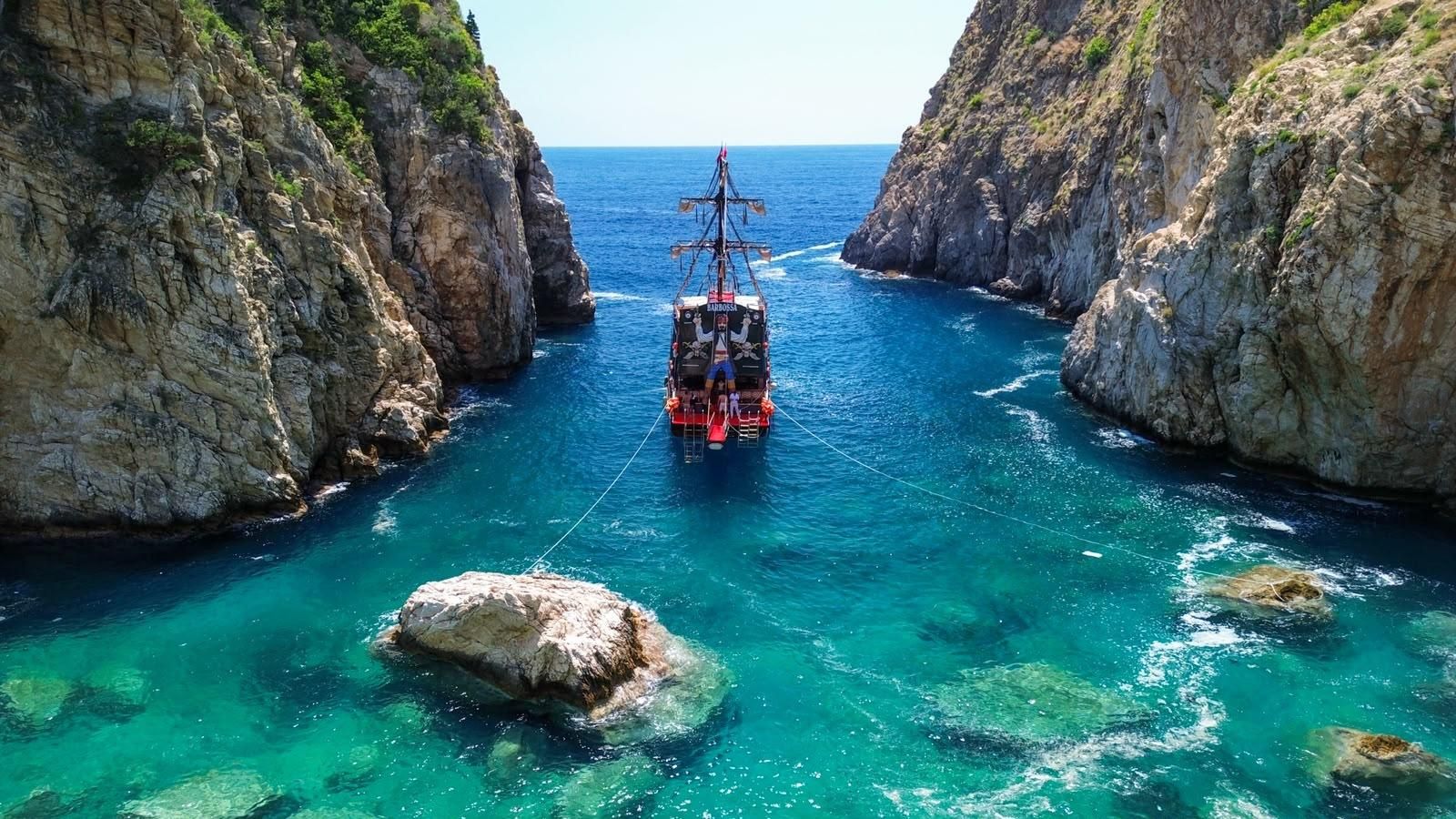 Ab Alanya: Bootstour von Gazipaşa nach King's Bay und zur Blue Lagoon