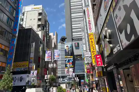 Tokyo: Shinjuku Food Tour with Sushi, Ramen & Local Bites