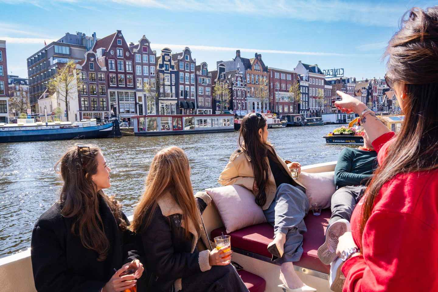 Dégustation Fromages et Boissons sur les Canaux d'Amsterdam