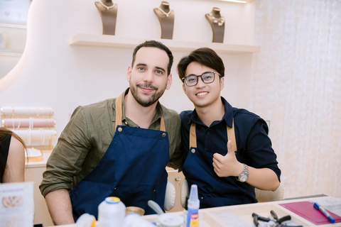 Hanoi: Pearl Farm Mussel-Opening & Jewelry Experience