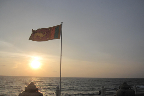 Colombo: Tuk-Tuk Night Tour with Food Tasting & Pickup