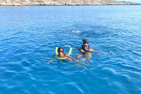 Chania: Crociera privata di un giorno in catamarano con nuoto e pastoChania: crociera privata in catamarano con nuoto e pasto