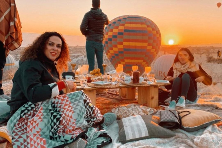 Cappadocia: Sunrise Balloon Watching & Breakfast
