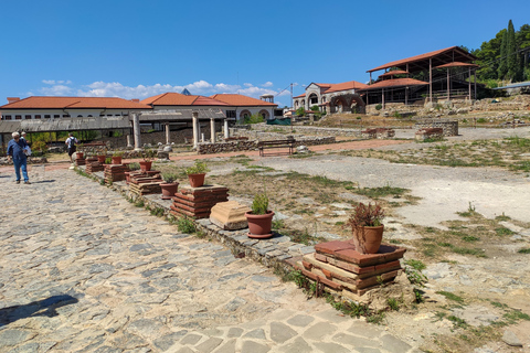 Depuis Tirana : Excursion dans la ville d&#039;Ohrid et le monastère de Saint Naum