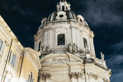 Rome : visite à pied des sites incontournables de la ville en petit groupe au clair de luneVisite de groupe en anglais