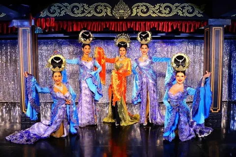 De Krabi: Ingresso para o Blue Dragon Cabaret Dazzling Night