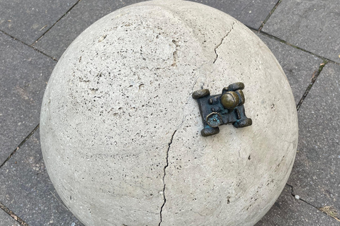 Tiny Sculptures, Big Stories: Kolodko mini statue tour