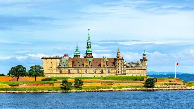 Castillos de Kronborg y Frederiksborg desde Copenhague en coche