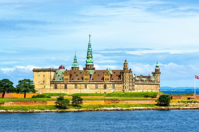 Excursion d'une journée à Copenhague : Les châteaux de Kronborg et de Frederiksborg en voiture8 heures : Château de Kronborg et de Frederiksborg avec audioguide