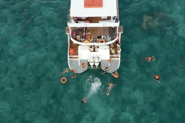 Boracay: Partyboot bei Sonnenuntergang mit SnacksBoracay: Doppeldecker-Yachtparty bei Sonnenuntergang mit Snacks