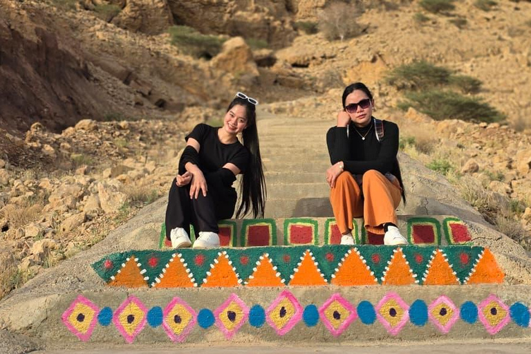 Muscat: Saal Walk Guided Hike with Sunset & City Views Tour