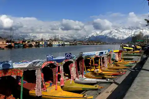 6-Day Kashmir Tour with Accommodations