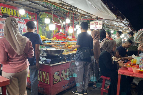 Nachttour door Jakarta: begeleide sightseeing- en streetfoodtourNachttour door Jakarta: bezienswaardigheden bekijken en lokale gerechten proberen