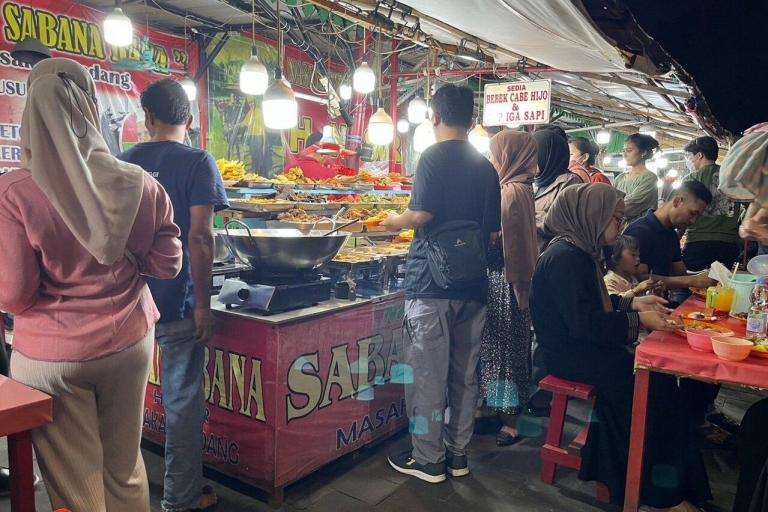 Jakarta Nacht-Tour: Geführte Sightseeing & Street Food TourJakarta Nacht-Tour: Sightseeing & lokales Essen probieren