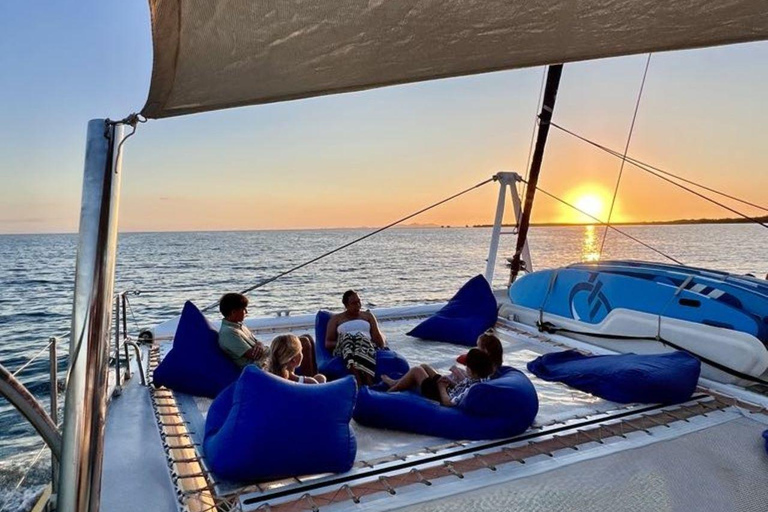 Fiji: Sabre Sunset Cruise with BBQ Dinner & Drinks