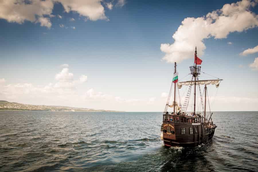 Warna: Piraten-Schifffahrt mit Seeschlacht und Pizza. Foto: GetYourGuide Warna: Piraten-Schifffahrt mit Seeschlacht und Pizza. Foto: GetYourGuide