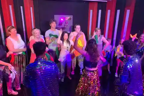 Mumbai: Visita a Bollywood com espetáculo de dança ao vivo e transporte
