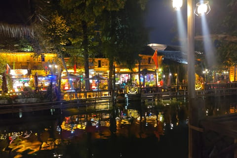 From Shanghai: Wuzhen Private Tour with meals & Hotel Pickup