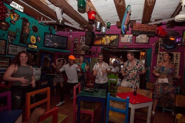 Cartagena: Salsa-Tanztour durch berühmte lokale BarsCartagena: Salsa-Tanz-Tour in berühmten lokalen Bars