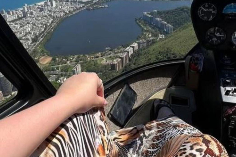 Rio de Janeiro: Trasferimenti + Tour in elicottero di 20 minuti con volo al CristoRio: Trasferimento privato + elicottero (Leme, Copacabana, Ipanema, Leblon)