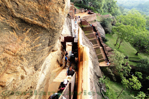 Kandy: Sigiriya & Dambulla Drop Tour by Car with Guide