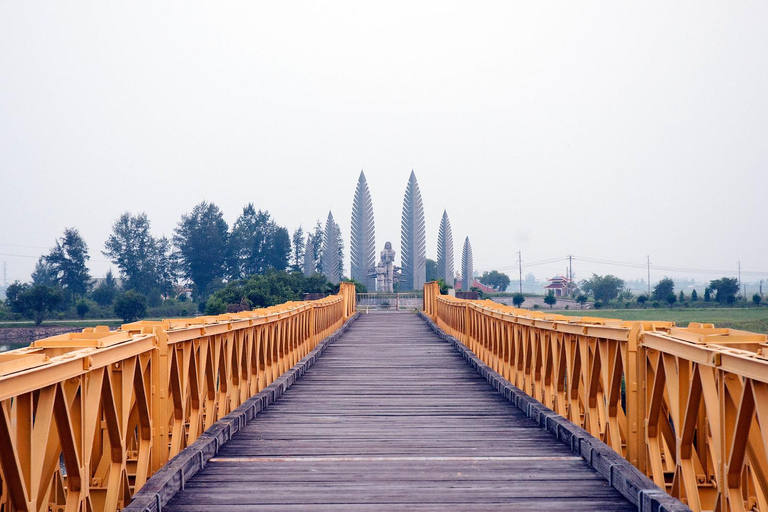 Transfert en bus de Hue à Phong Nha avec visites touristiques