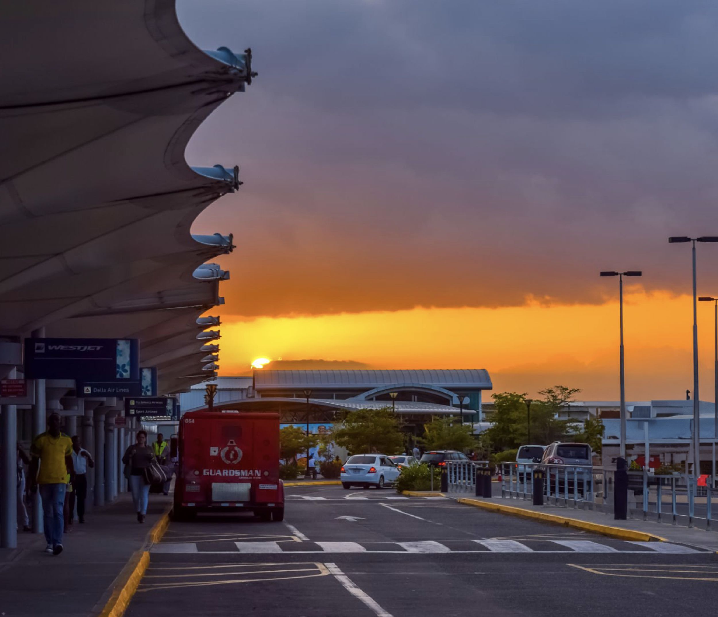 Von Kingston: Einfacher Flughafentransfer zum Flughafen Kingston
