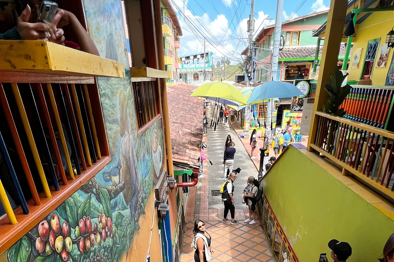 Visita Guatape e aldeias, passeio de barco com pequeno-almoço e almoço Medellin