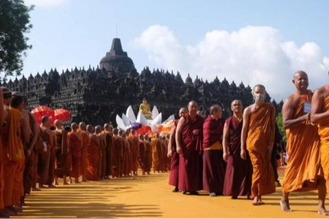 Borobudur Vesak Lantern 2026: Magical Night Tour