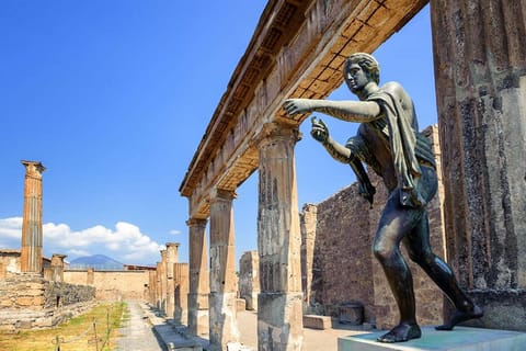 From Sorrento: Pompeii & Vesuvius Tour by Boat with Lunch