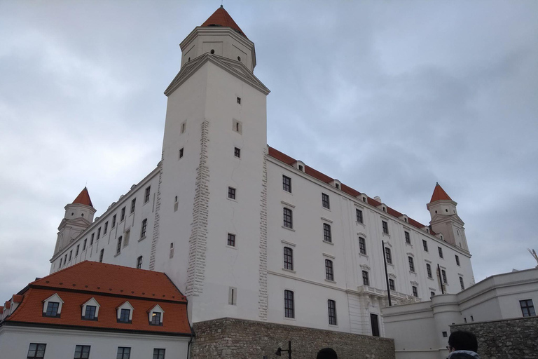 Bratislava: wandeltour door de oude stad en het kasteelBratislava: Old Town, Cathedral and Castle with bonuses walk