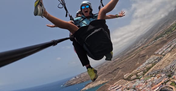Tenerife: Tandem Paragliding Flight with Acrobatic Maneuvers