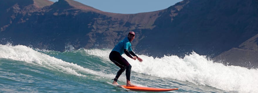 Cours de surf privés à Lanzarote : profitez des vagues rien que pour vous.