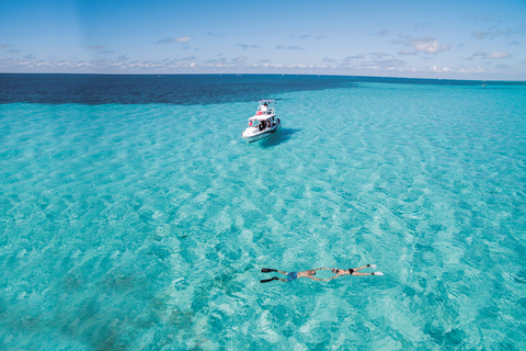 Van Riviera maya; catamaran alleen voor volwassenen naar isla mujeres