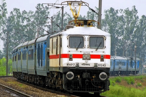 Depuis Delhi : Excursion d'une journée en train au Taj Mahal (formule tout compris)