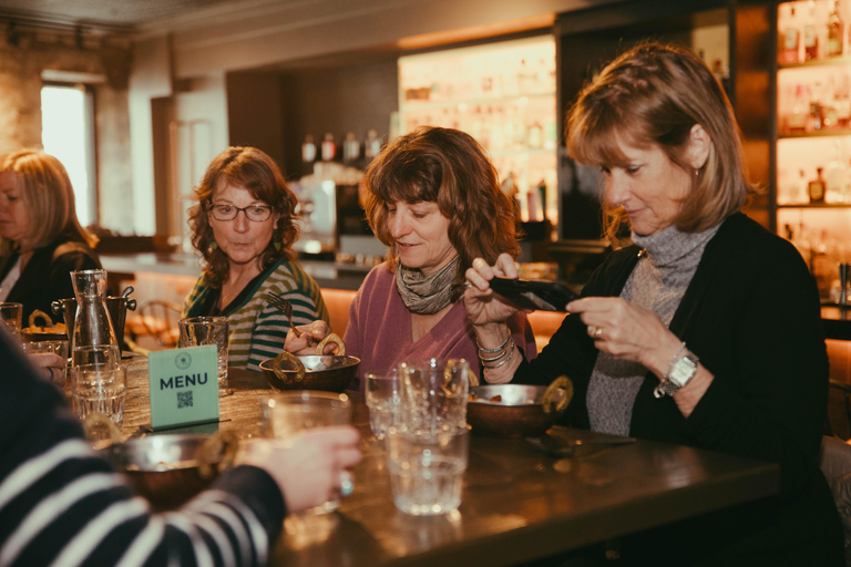 Quebec City: Old Town Food Tour with 8+ Tastings & Poutine
