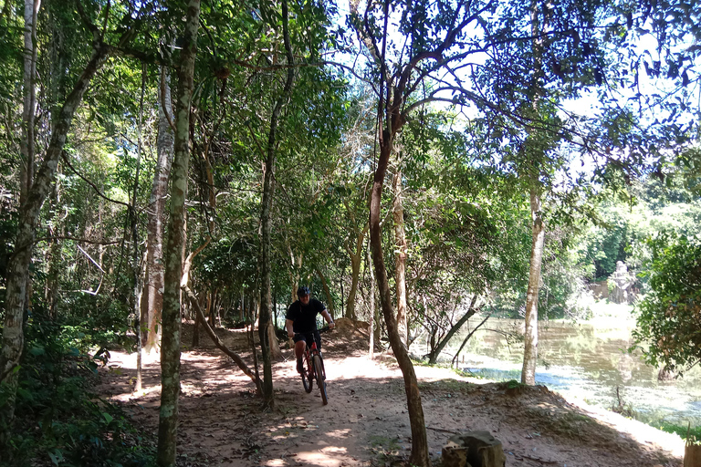 Indiana Jones: Guided Jungle Trails and Temples Bike Tour