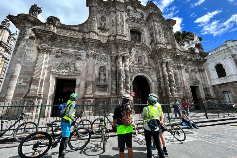 QUITO : une journée entière de vélo, de gastronomie, de culture et d'histoire