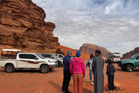 Wadi Rum: 4-Hour Jeep Tour with 1-Night Desert Camp & Meals
