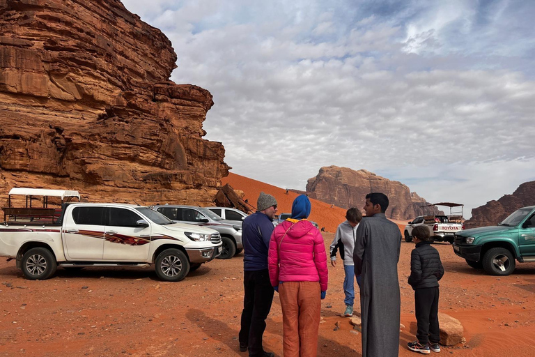 Wadi Rum: 4-Hour Jeep Tour with 1-Night Desert Camp & Meals