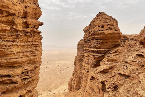 Riyadh: Edge of the World Hiking, Camel Ride, and Cave Tour