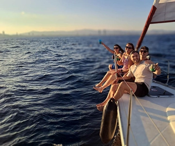 Barcelona: Sailing tours con capitán local, bebidas y snacks