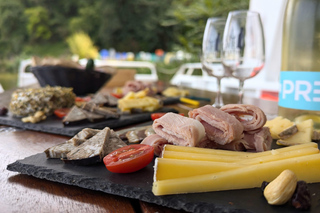 Aperitif Bistro by boat on the Canal de la Rance