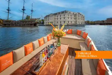 Amsterdam: Luxury Cruise Unlimited Drinks & Small Bite