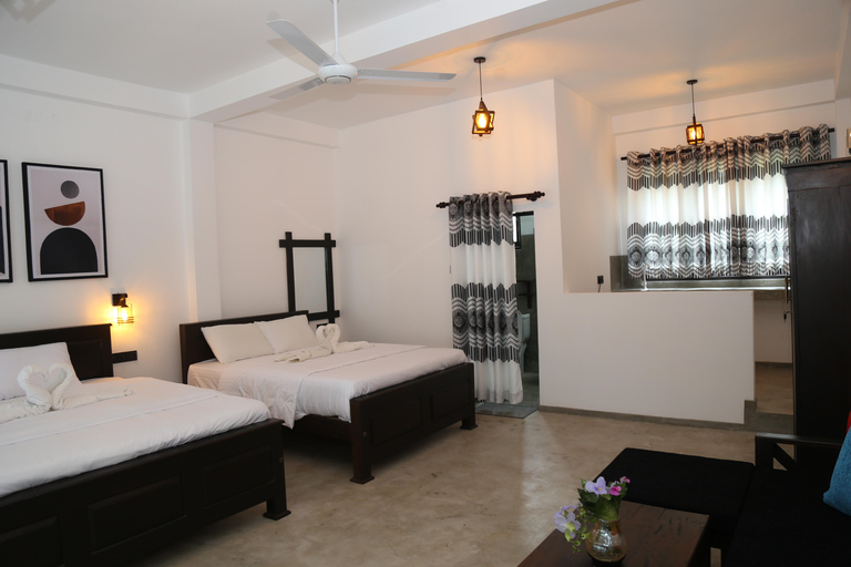 Budget Yala Safari: 1-Night Hostel Stay & Meals Included Full-Day Safari with 1-Night Hostel Stay & Meals