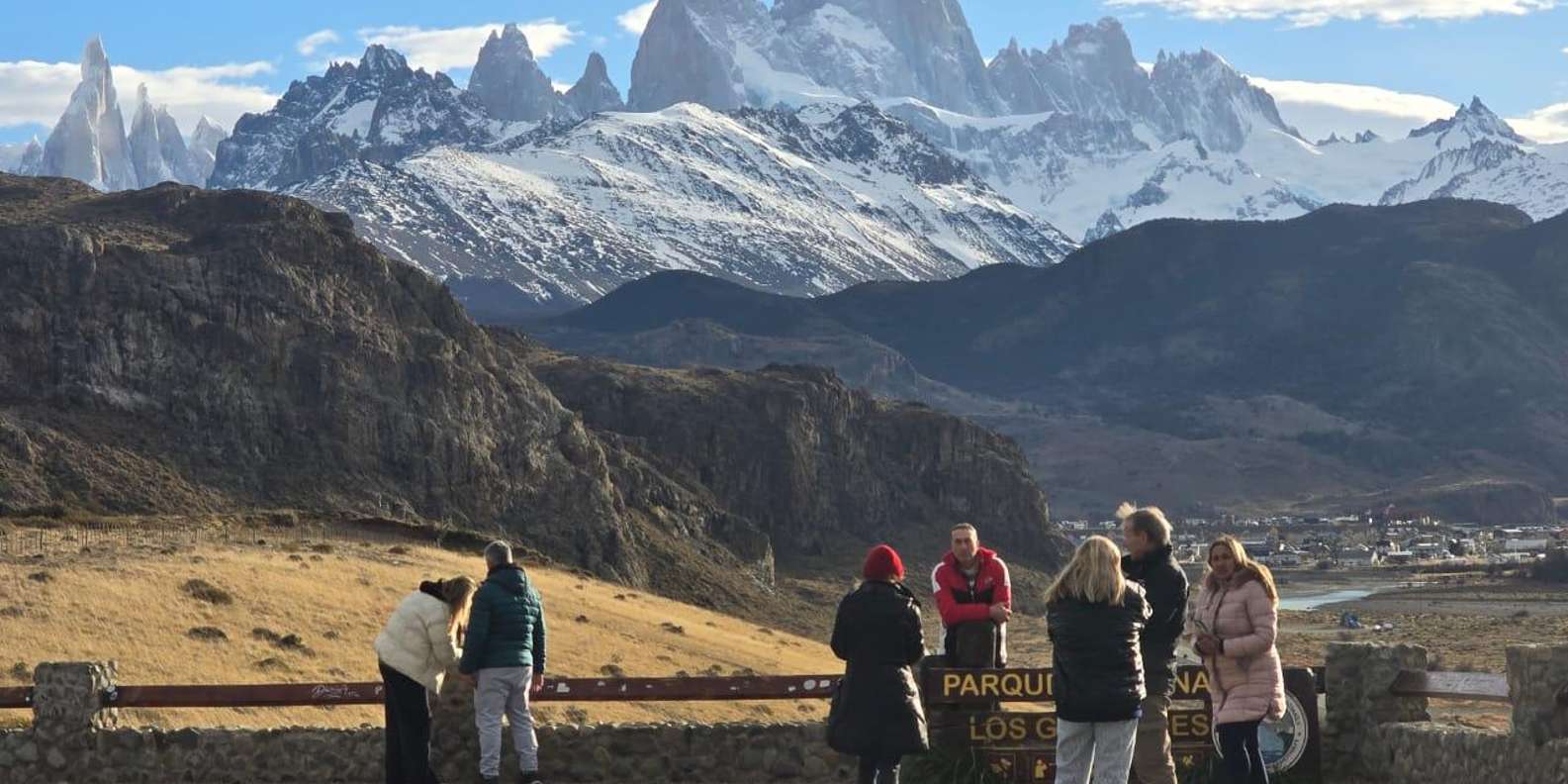 エル・チャルテンをDiscover：コンドル展望台と滝へのハイキング