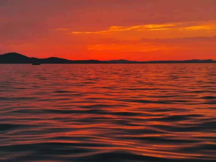Zadar : Excursion en bateau au coucher du soleil avec vin mousseux