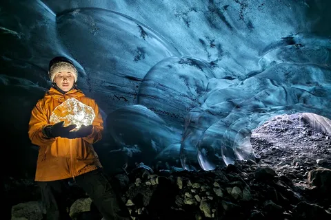 Rundtur i isgrotta: Ta dig in i den största glaciären i Europa