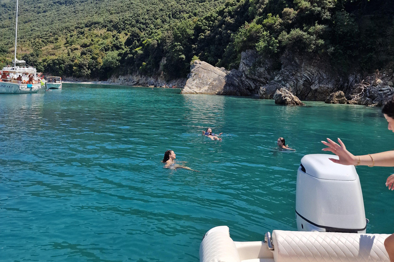 Saranda: Rejs wycieczkowy do Krorez z nurkowaniem, napojami i kąpieląSaranda: Rejs wycieczkowy do Krorez z nurkowaniem z rurką, napojami i kąpielą