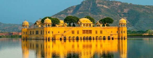 Visit Jaipur City Palace, Hawa Mahal & Jantar Mantar Private Tour in Jaipur, Rajasthan
